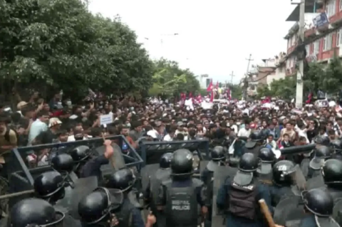 गृह मंत्री का इस्तीफा, परीक्षाएं रद्द, 10 प्वाइंट्स में जानें अब तक क्या-क्या हुआ
