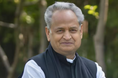 'स्वास्थ्य के अधिकार' पर मंत्री के बयान से राजनीतिक बवाल, पूर्व CM अशोक गहलोत ने BJP पर निशाना साधा